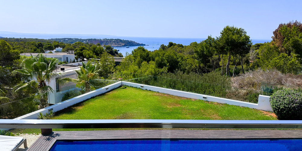 Luxurious Villa with rental licence and impressive sea views - 4