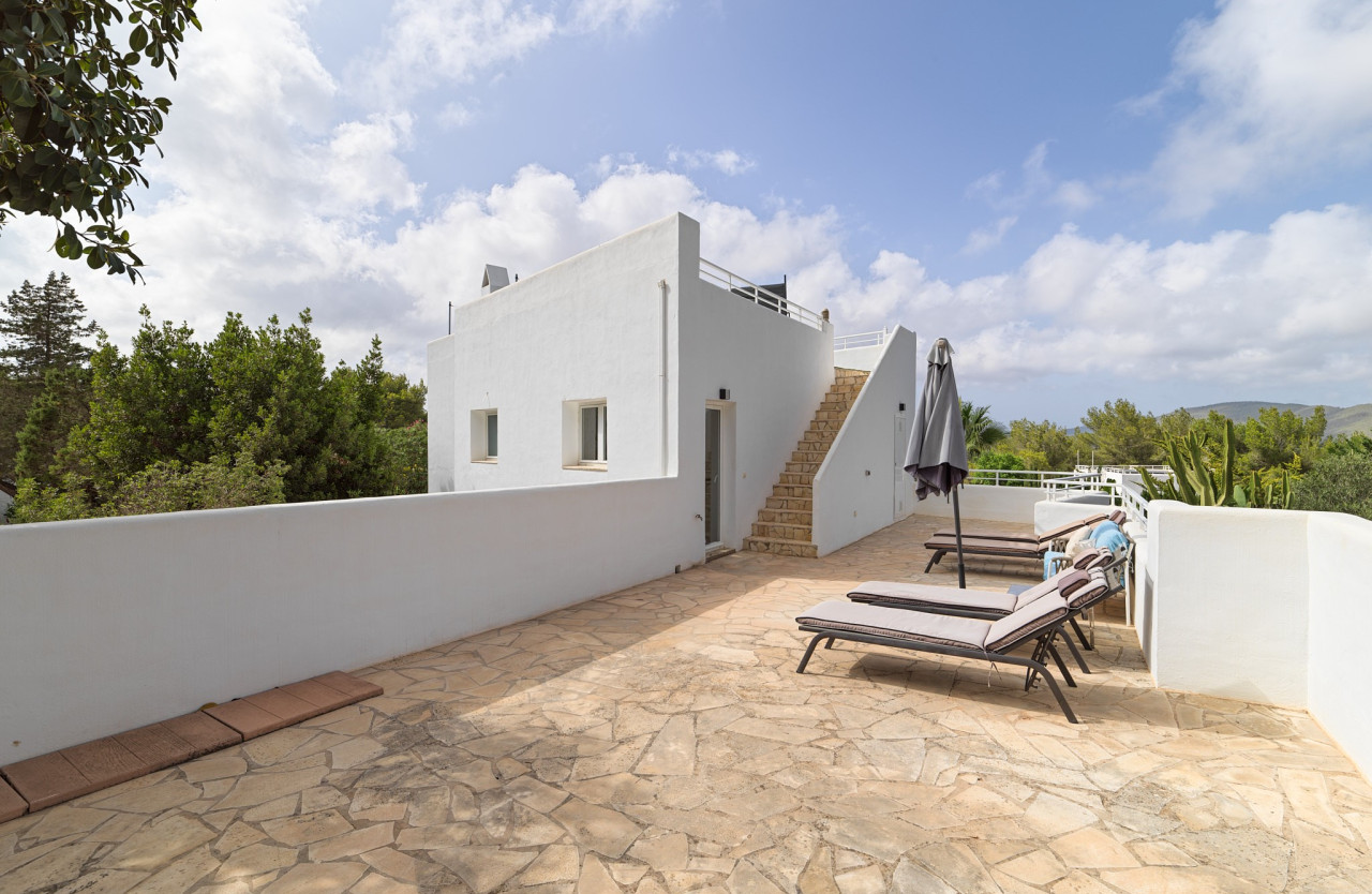 Villa with touristic rental licence and open views - 17