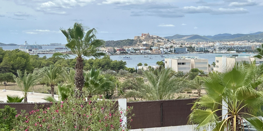 Immobilie mit Erweiterungsmöglichkeiten  und Meerblick in Cap Martinet - 1