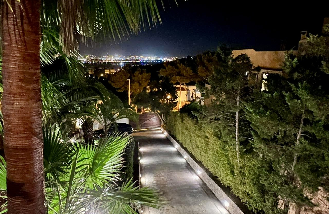 Villa im Industriestil in Cap Martinet mit Meerblick - 37