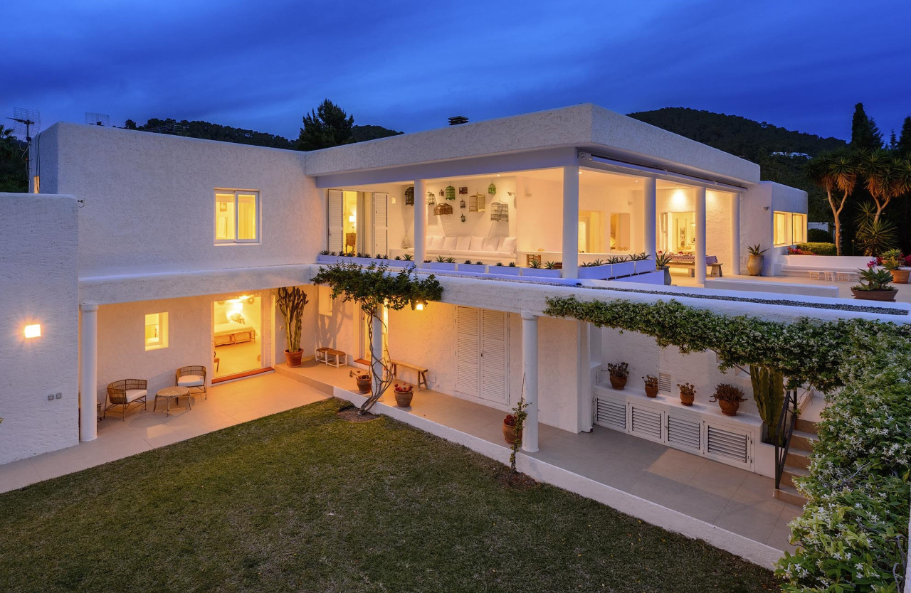 Elegant villa with beautiful garden, sea view and rental licence - 46