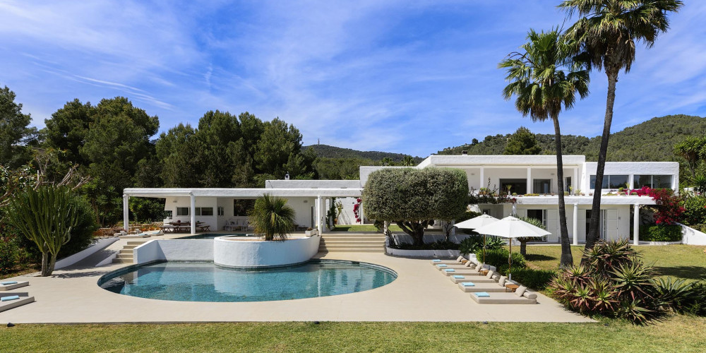 Elegante Villa mit schönem Garten, Meerblick und Mietlizenz - 1