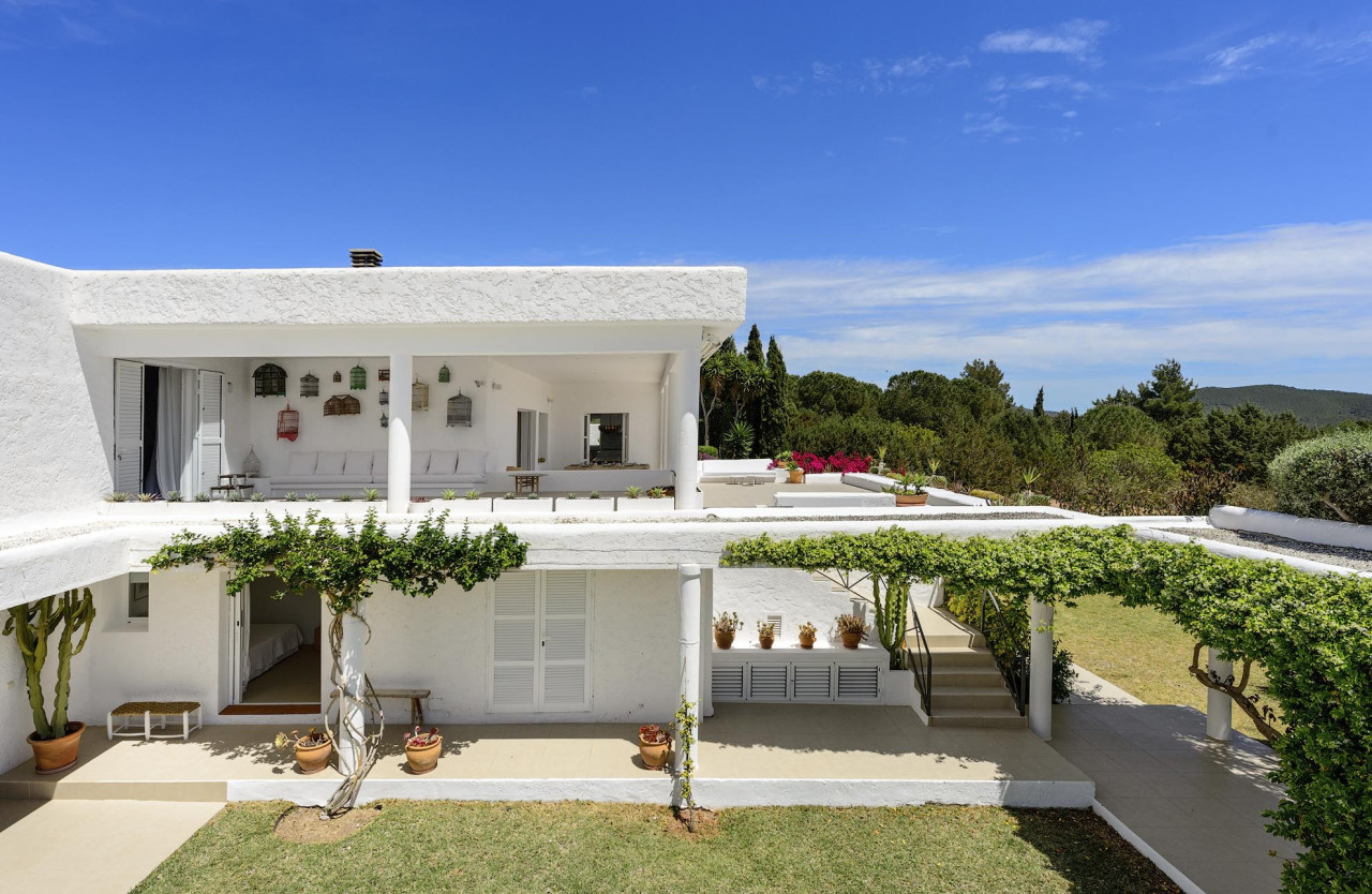 Elegant villa with beautiful garden, sea view and rental licence - 23