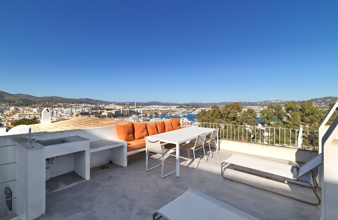 Exklusive Maisonette mit Meerblick auf den Hafen von Ibiza - 14