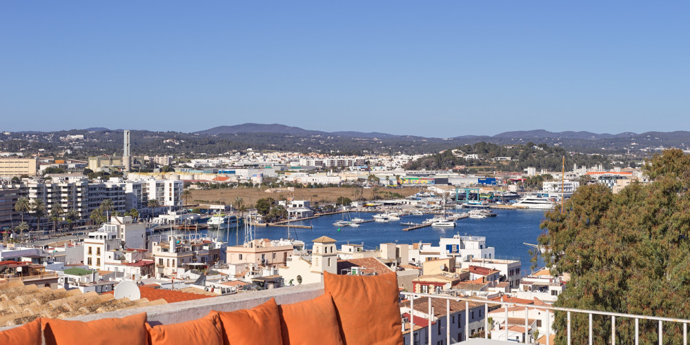 Exklusive Maisonette mit Meerblick auf den Hafen von Ibiza - 1