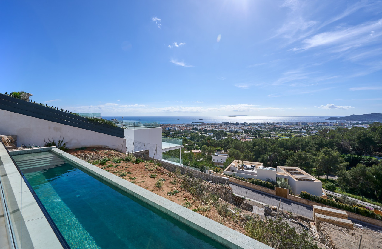 Sleek newbuilt Villa with breathtaking Views - 1