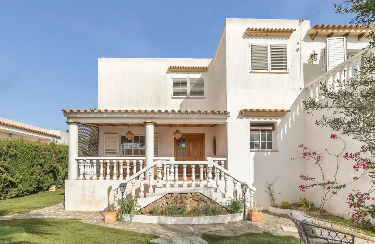 Detached villa near the city and the beach - 2