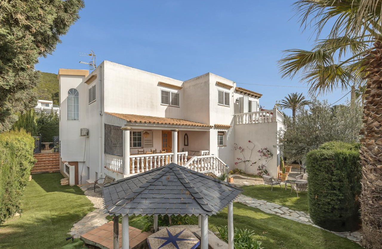 Detached villa near the city and the beach - 4