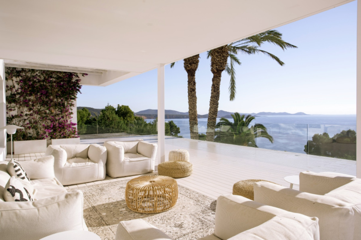 Moderner Luxus in Ibizas exklusivster Nachbarschaft: Ein Refugium in Es Cubells - 1