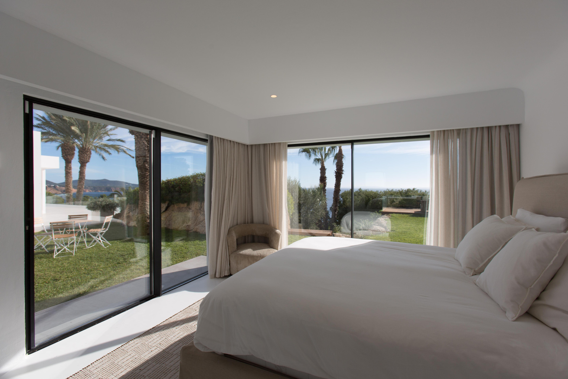 Moderner Luxus in Ibizas exklusivster Nachbarschaft: Ein Refugium in Es Cubells - 13