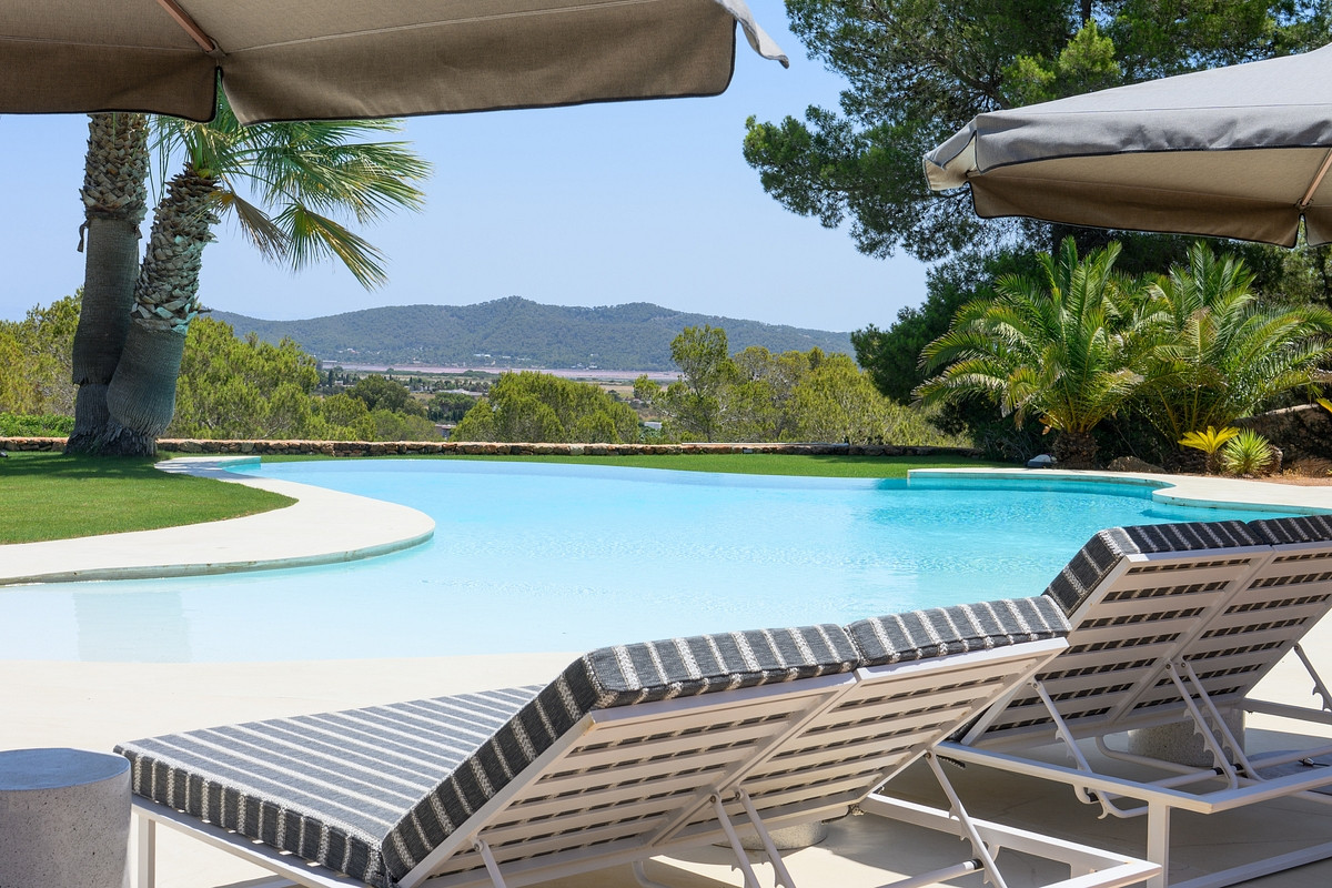 Moderne Luxusvilla mit atemberaubender Aussicht  - 1