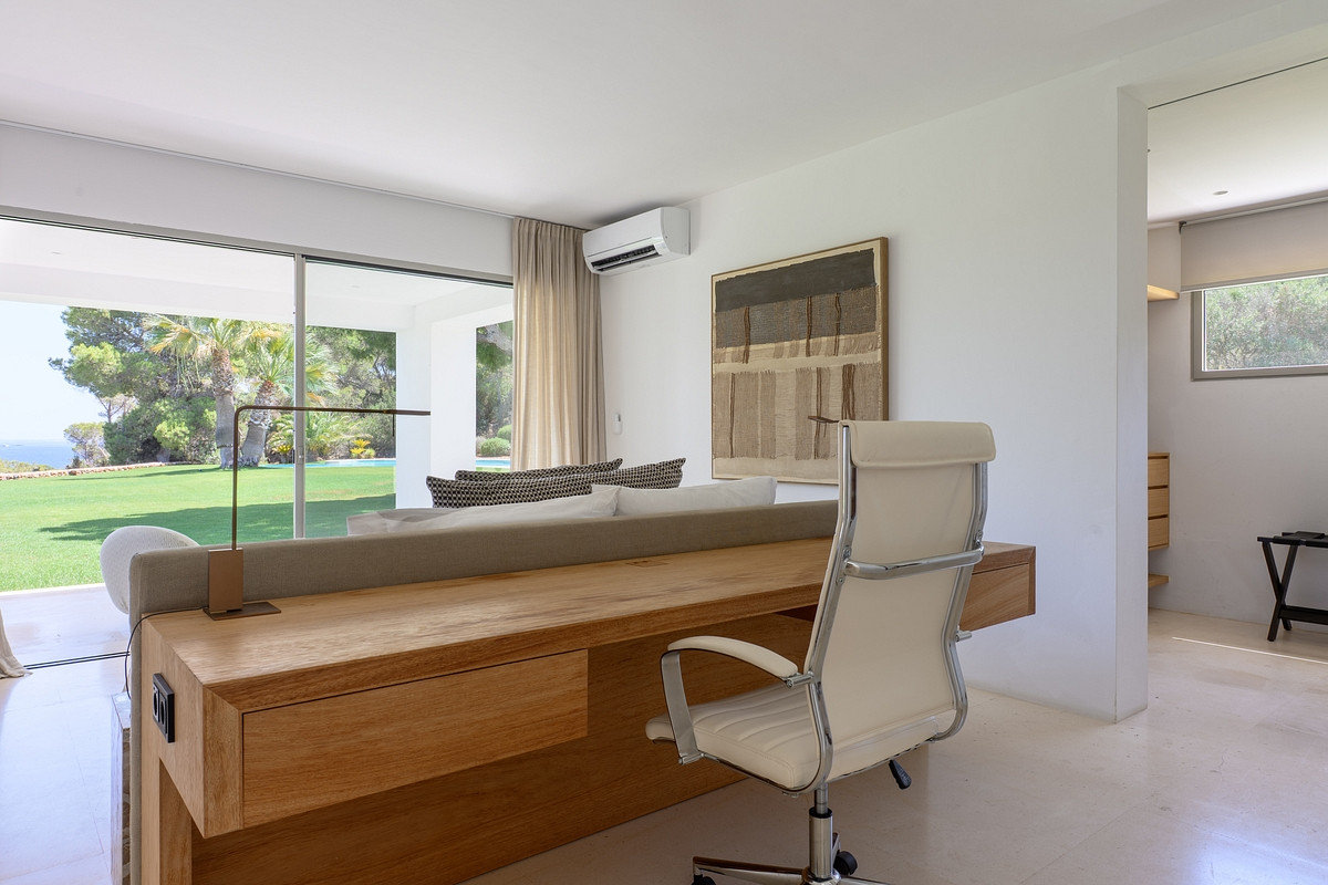 Moderne Luxusvilla mit atemberaubender Aussicht  - 38