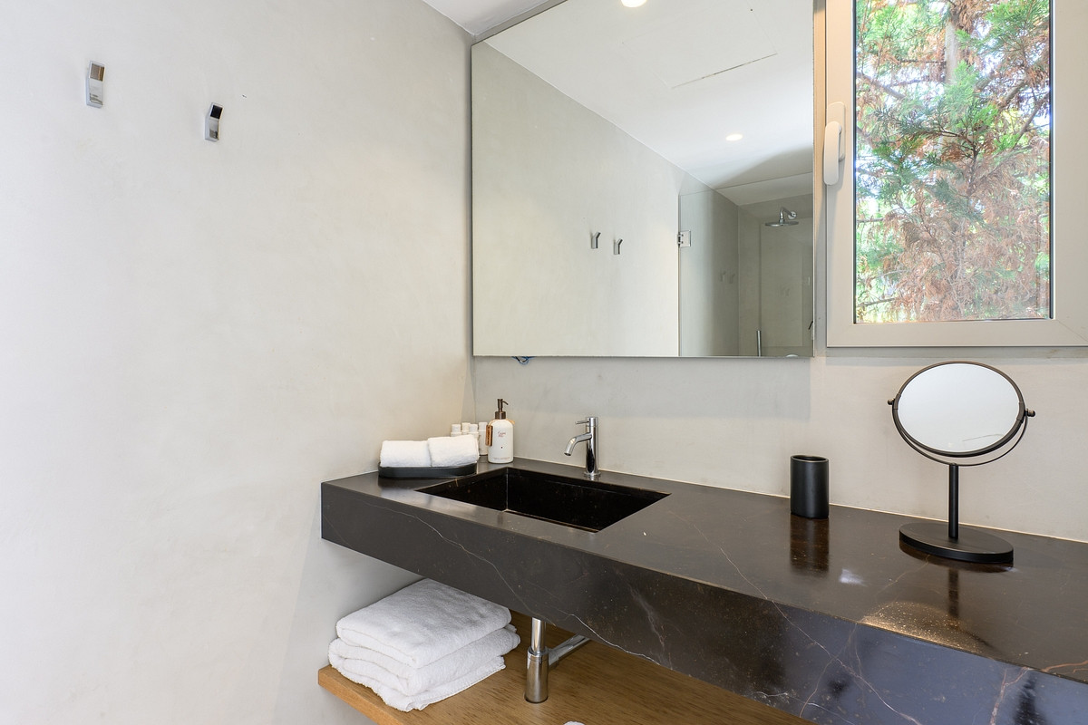 Moderne Luxusvilla mit atemberaubender Aussicht  - 48