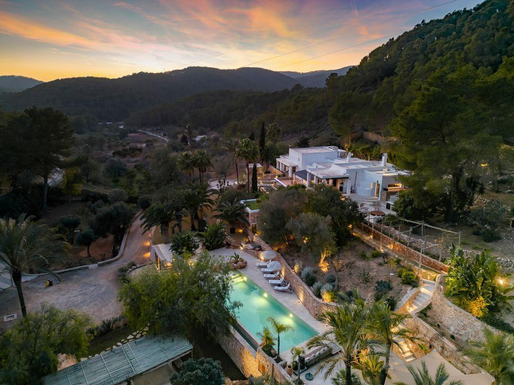 Einzigartige Finca inmitten der Natur, nur wenige Minuten von Ibiza-Stadt entfernt  - 1