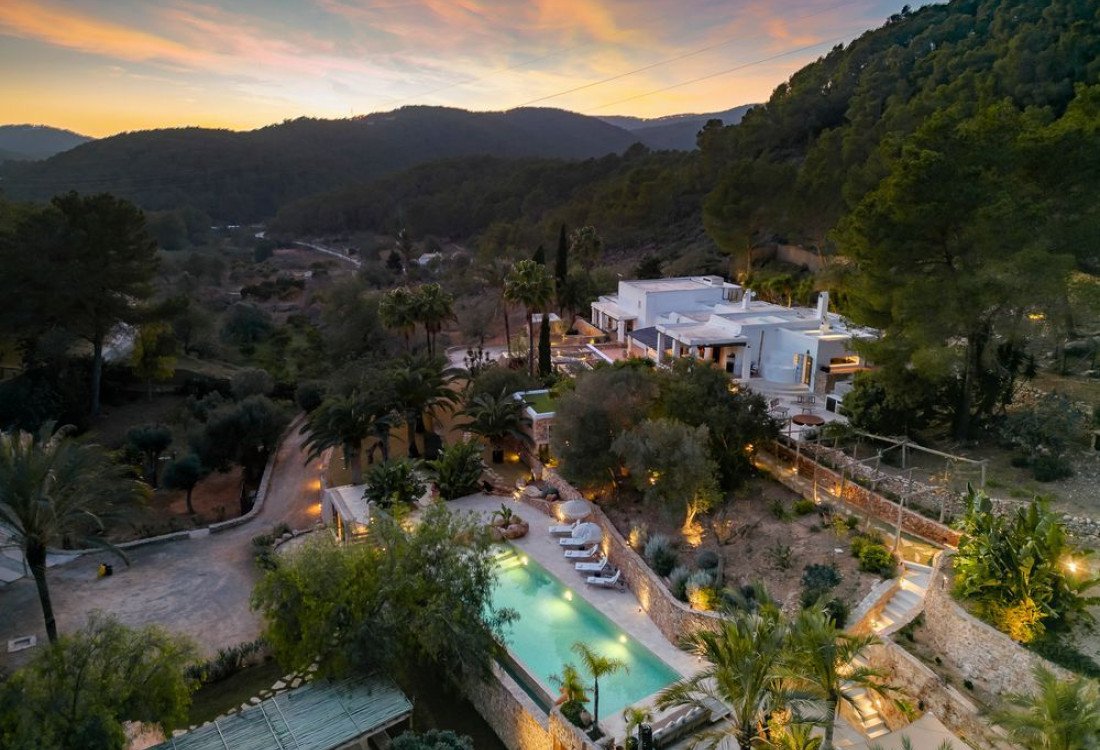 Einzigartige Finca inmitten der Natur, nur wenige Minuten von Ibiza-Stadt entfernt  - 1
