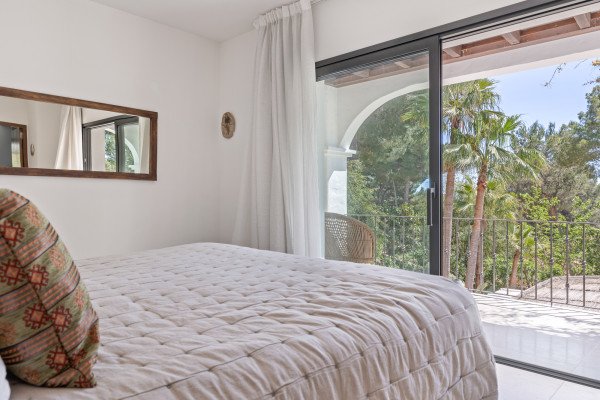 Beautiful villa in a very prestigious setting a short distance from Cala Jondal  - 4
