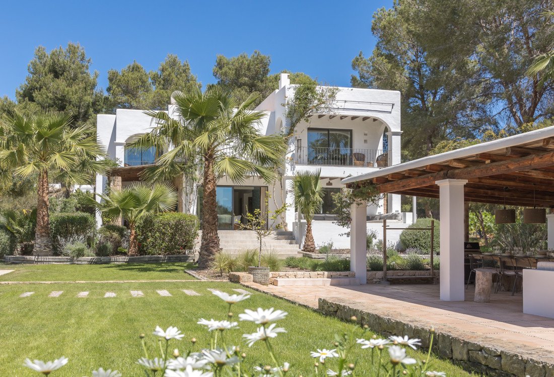 Hermosa villa en un entorno muy prestigioso a poca distancia de Cala Jondal  - 2