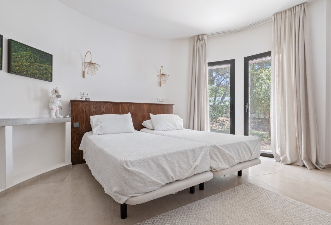 Hermosa villa en un entorno muy prestigioso a poca distancia de Cala Jondal  - 35