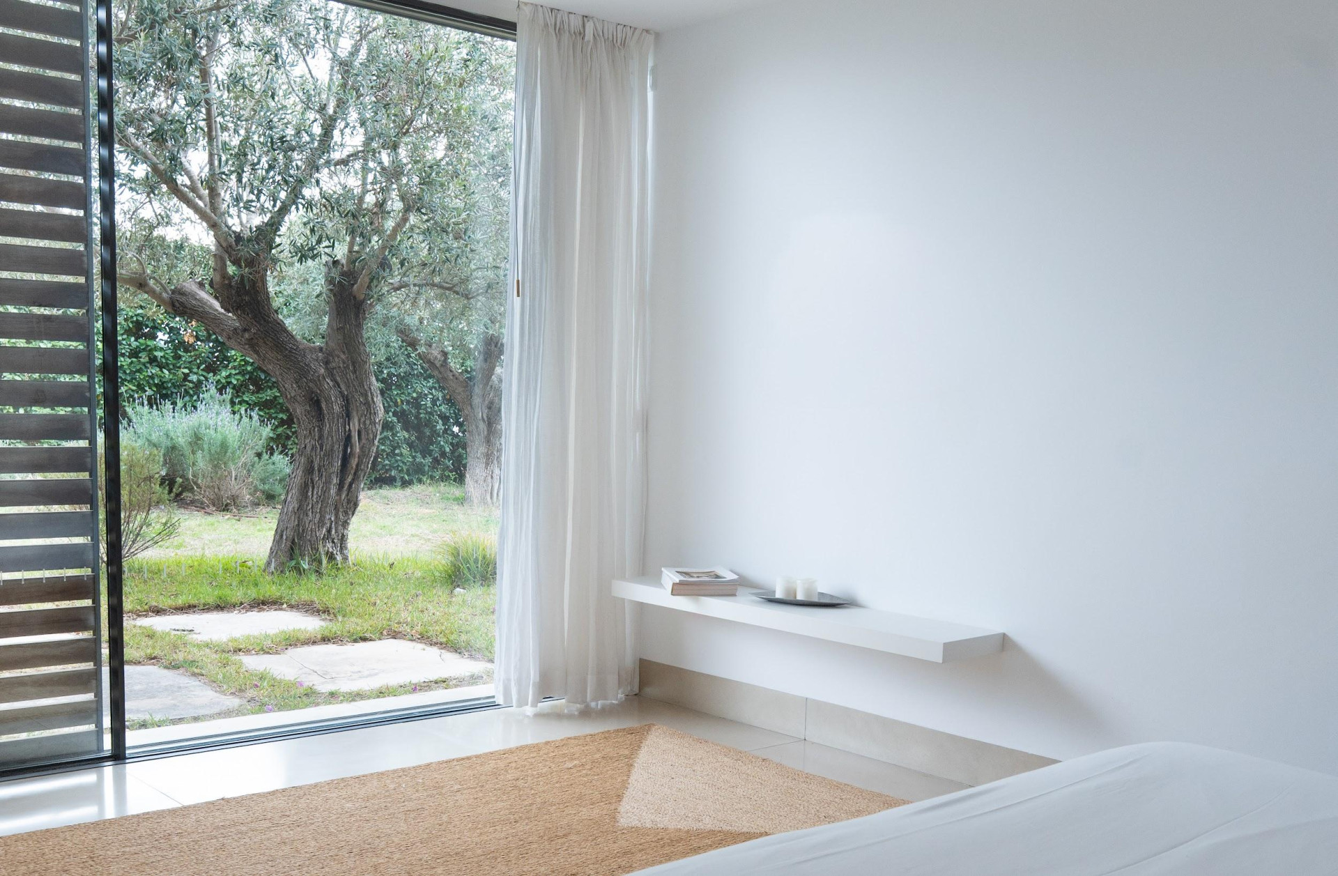 Moderne Design-Villa in den Hügel von Es Cubells  - 8
