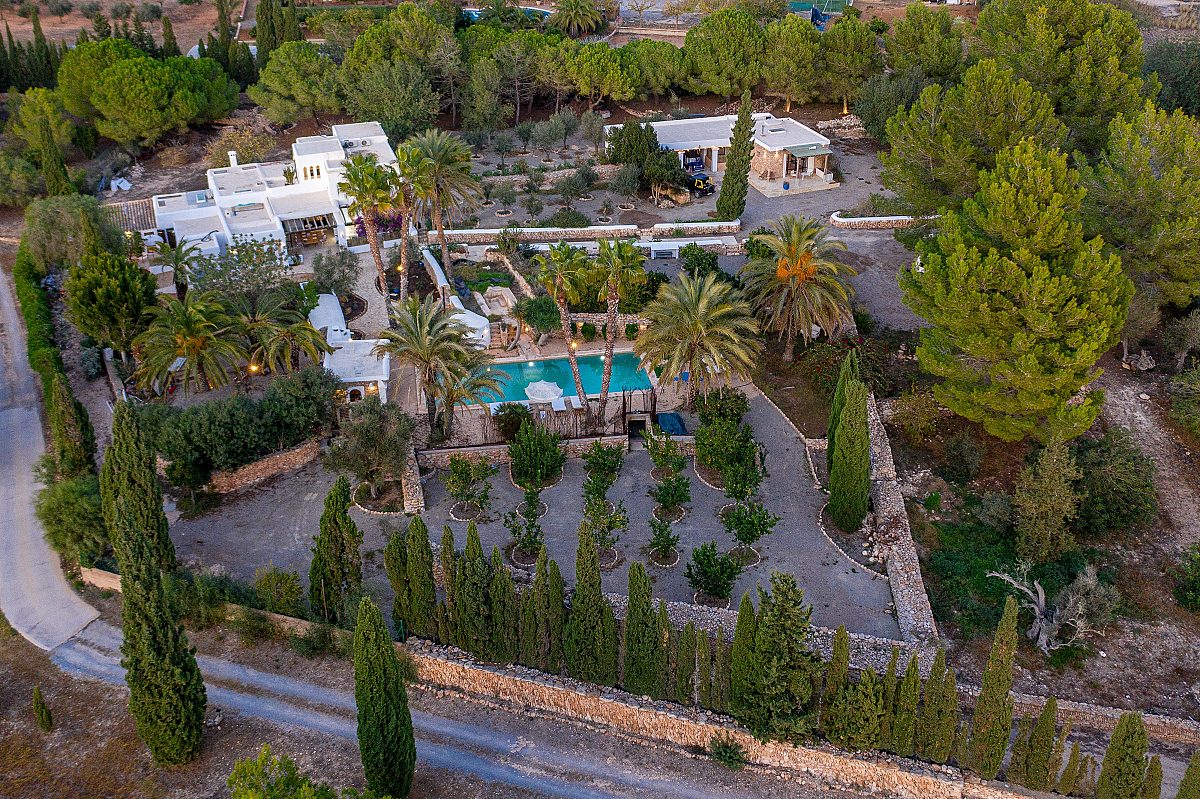 Ein bezauberndes, authentisches Landhaus, das zwischen Santa Gertrudis und Ibiza auf dem Land liegt - 5