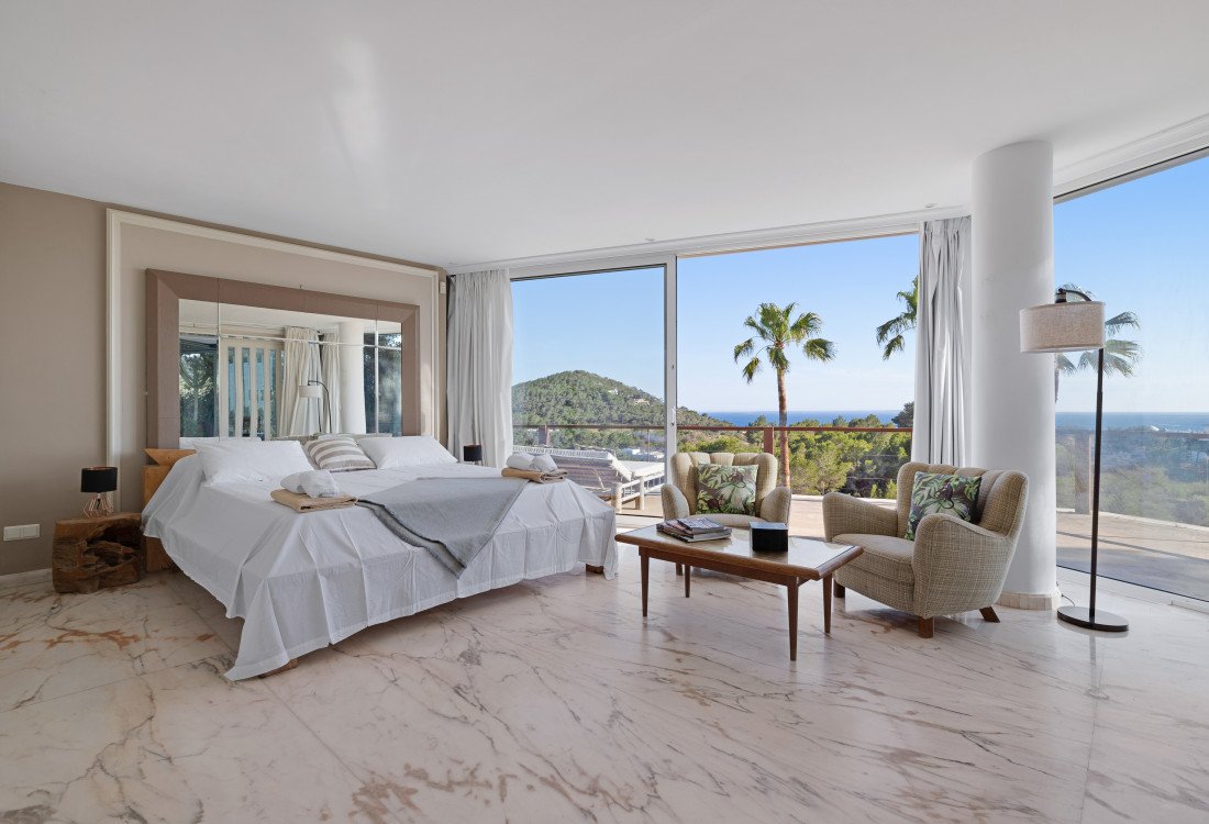 A beautiful mansion in a very desirable area, with a view of the sea and the old town of Ibiza - 18