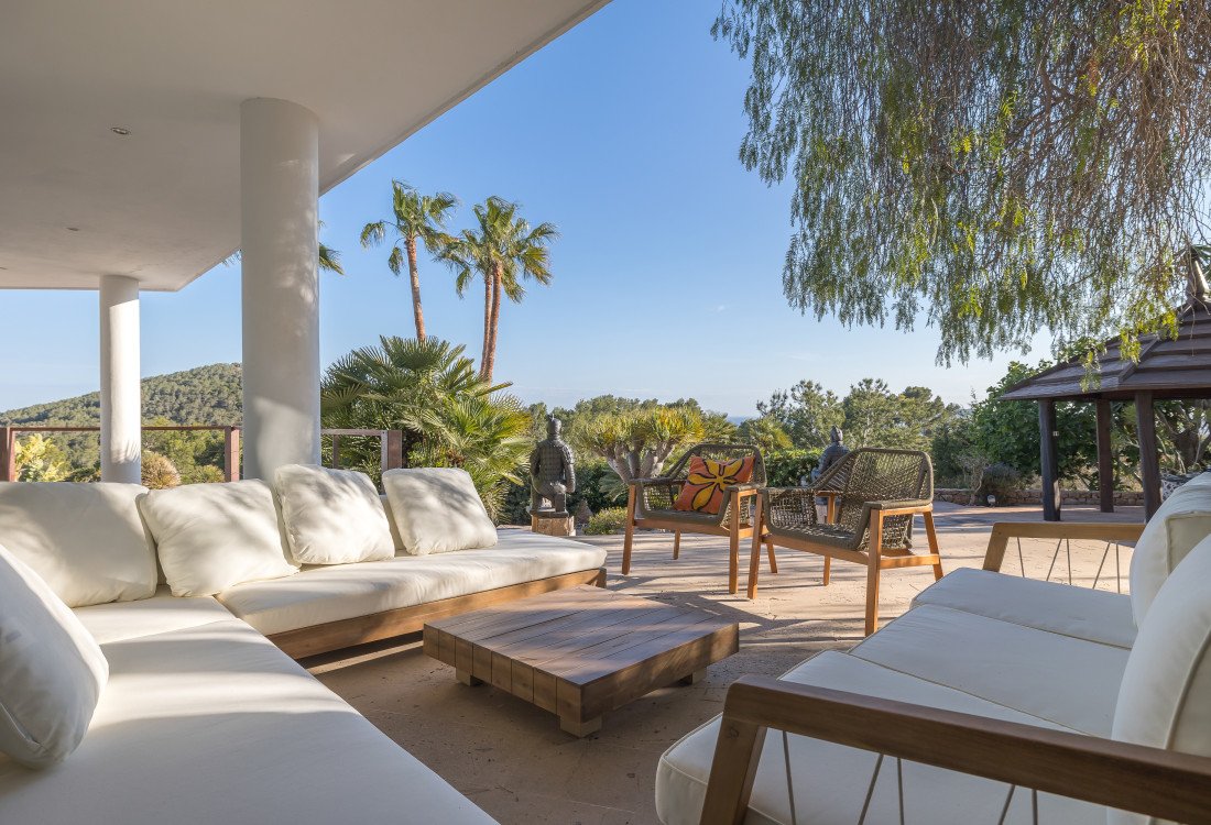 A beautiful mansion in a very desirable area, with a view of the sea and the old town of Ibiza - 8