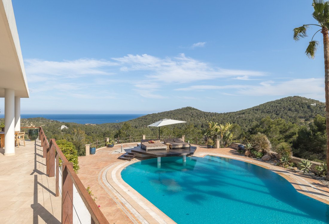 A beautiful mansion in a very desirable area, with a view of the sea and the old town of Ibiza - 1