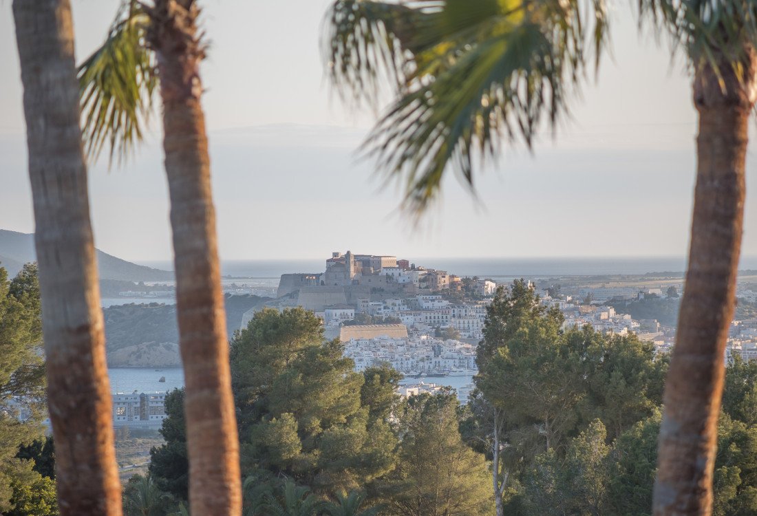 A beautiful mansion in a very desirable area, with a view of the sea and the old town of Ibiza - 23