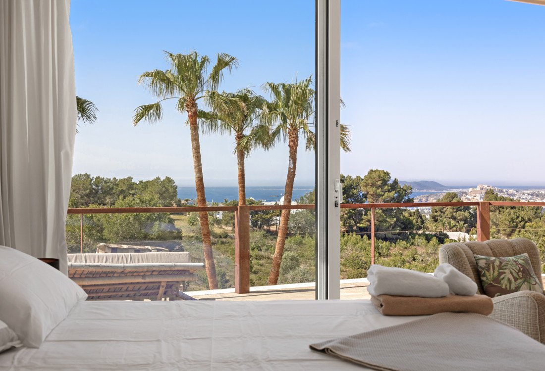 A beautiful mansion in a very desirable area, with a view of the sea and the old town of Ibiza - 15