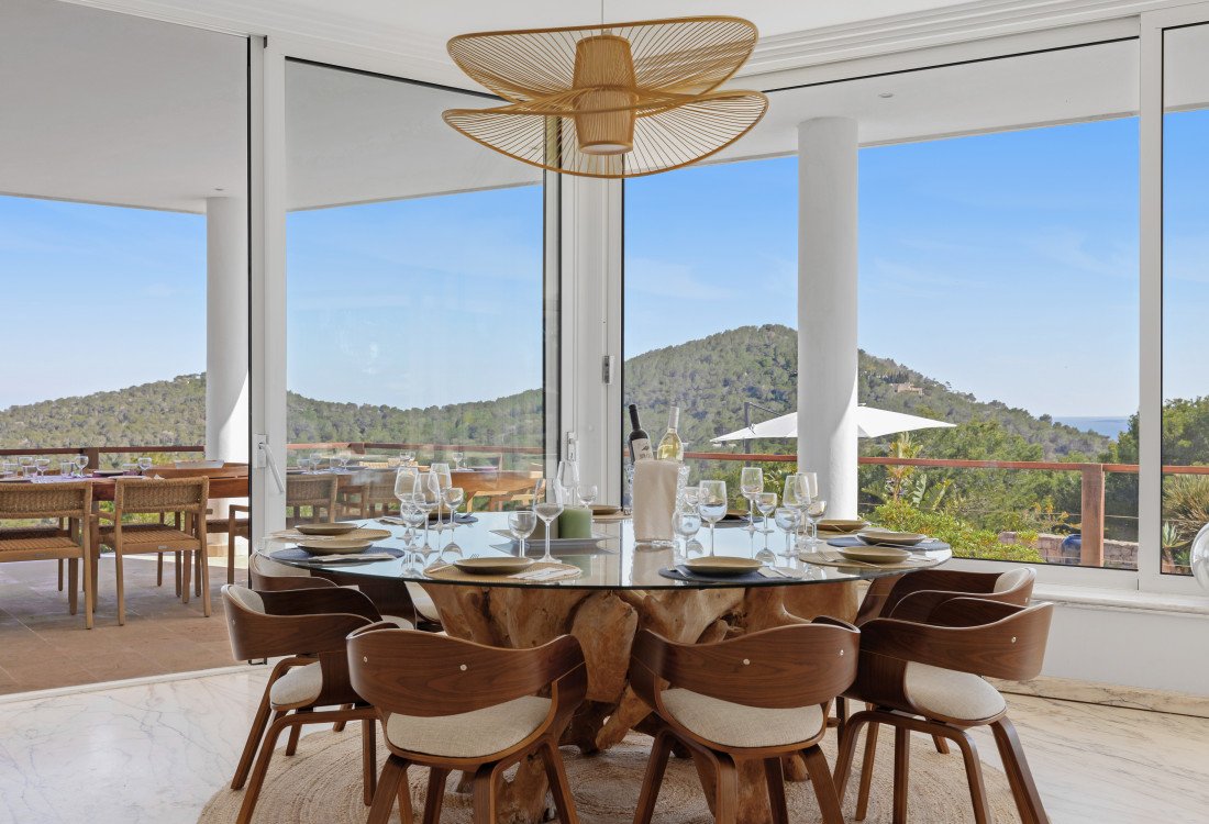 A beautiful mansion in a very desirable area, with a view of the sea and the old town of Ibiza - 13