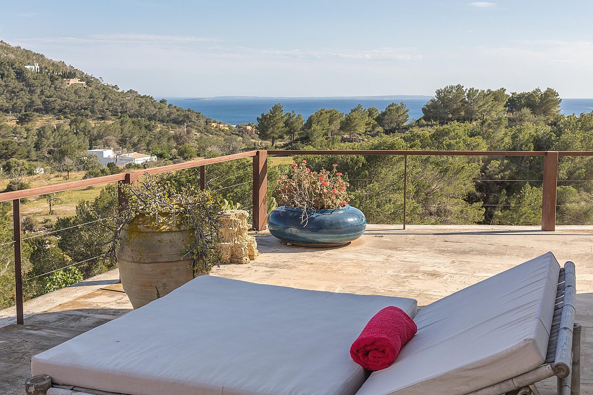 Una hermosa mansión en una zona muy deseable, con vistas al mar y al casco antiguo de Ibiza. - 2