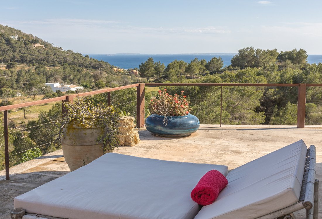 A beautiful mansion in a very desirable area, with a view of the sea and the old town of Ibiza - 2