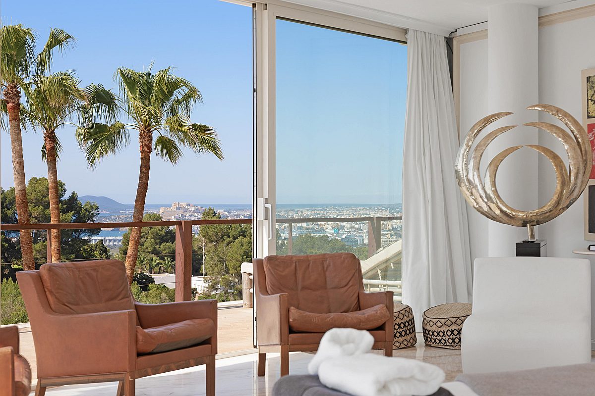Una hermosa mansión en una zona muy deseable, con vistas al mar y al casco antiguo de Ibiza. - 20