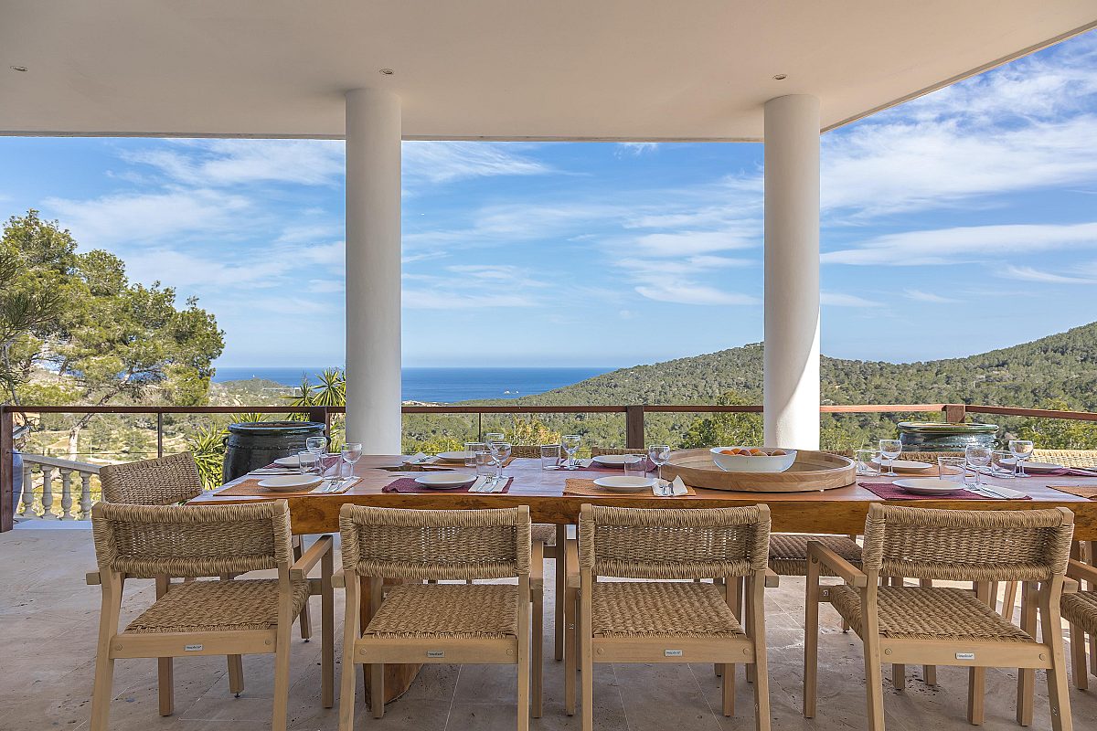 Una hermosa mansión en una zona muy deseable, con vistas al mar y al casco antiguo de Ibiza. - 11