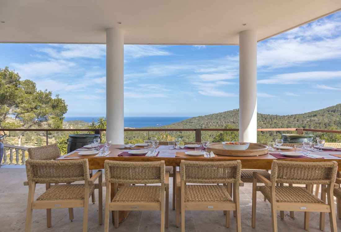 A beautiful mansion in a very desirable area, with a view of the sea and the old town of Ibiza - 11