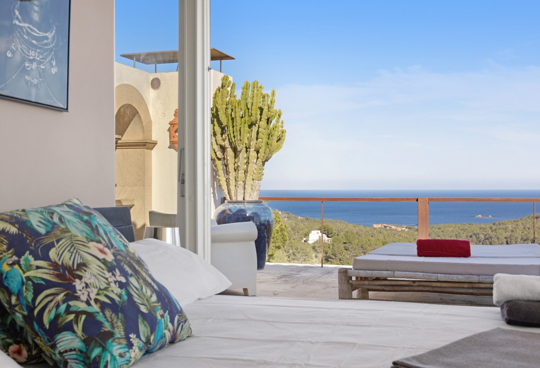 A beautiful mansion in a very desirable area, with a view of the sea and the old town of Ibiza - 19