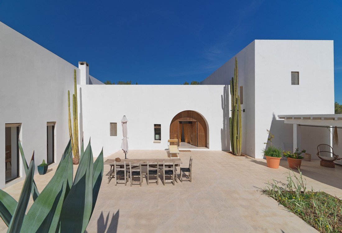 Exclusive modern villa designed by a famous architet, nested in its own natural park. - 15