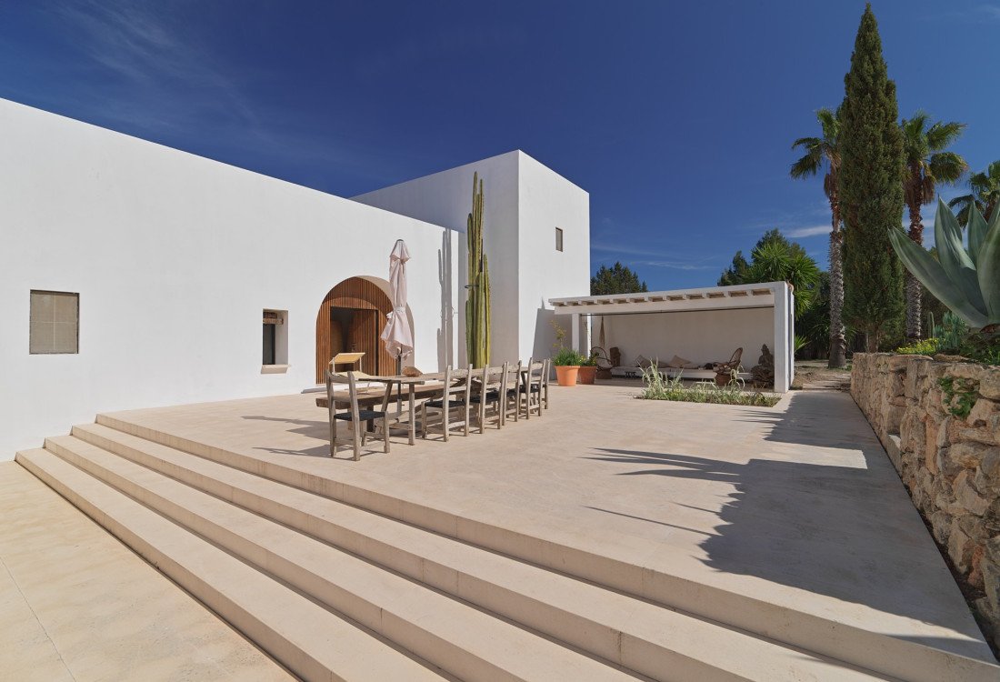 Exclusive modern villa designed by a famous architet, nested in its own natural park. - 17