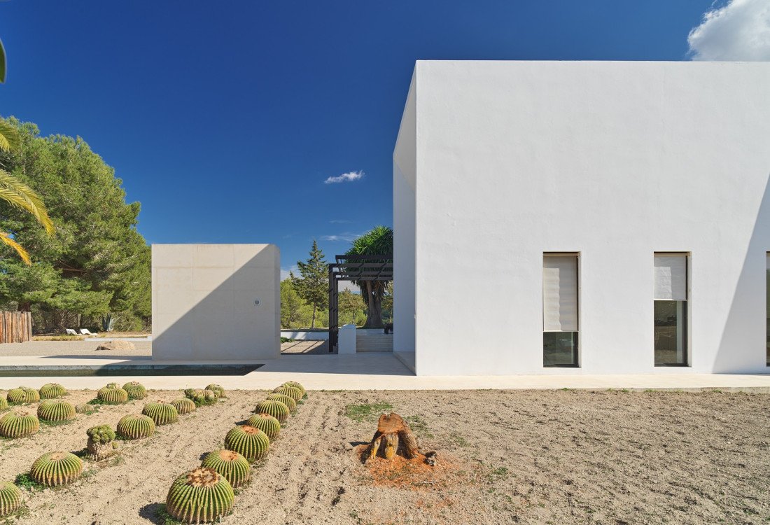 Exclusive modern villa designed by a famous architet, nested in its own natural park. - 18