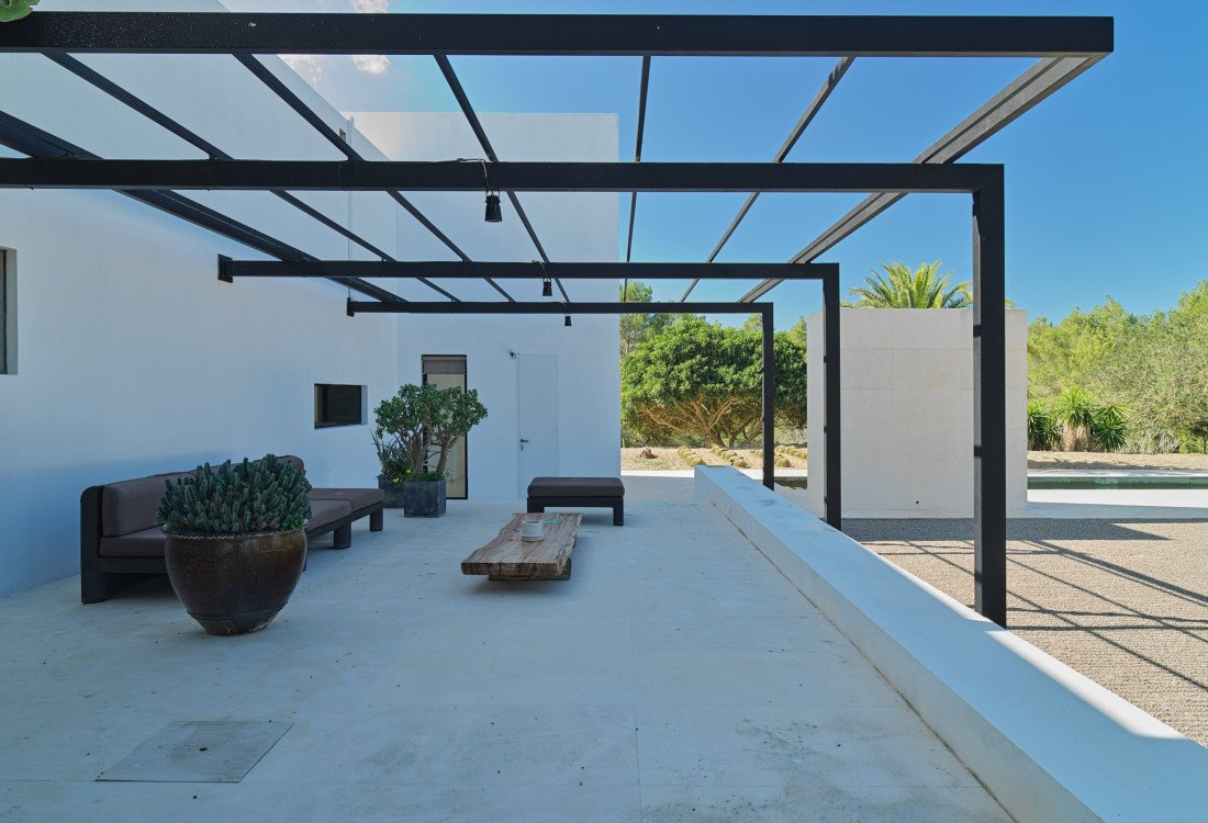 Exclusive modern villa designed by a famous architet, nested in its own natural park. - 4