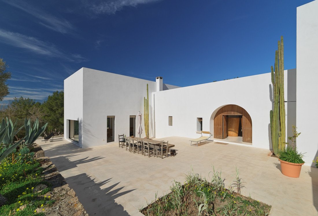 Exclusive modern villa designed by a famous architet, nested in its own natural park. - 16
