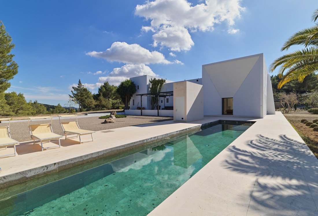 Exclusive modern villa designed by a famous architet, nested in its own natural park. - 1