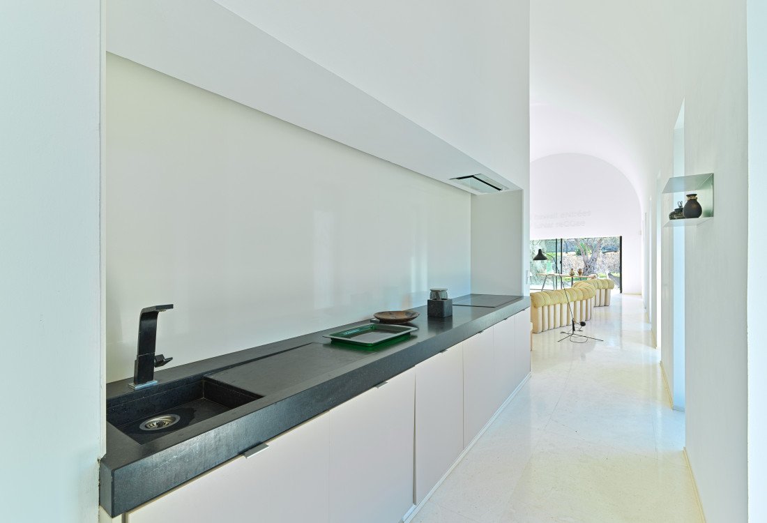 Exclusive modern villa designed by a famous architet, nested in its own natural park. - 8