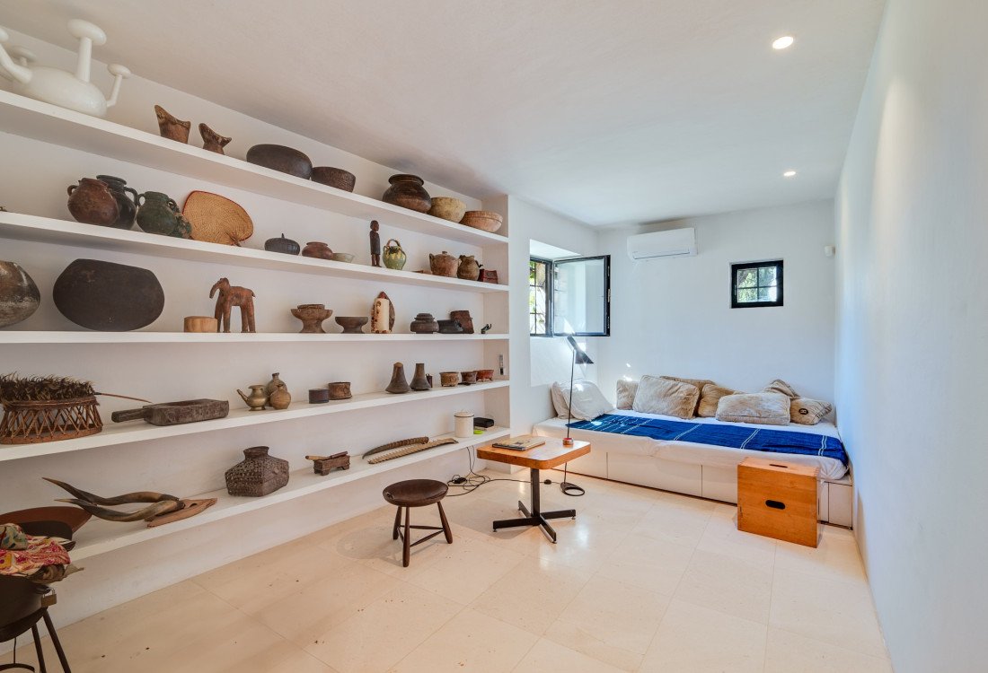 Exclusive modern villa designed by a famous architet, nested in its own natural park. - 24