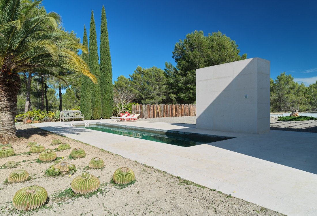 Exclusive modern villa designed by a famous architet, nested in its own natural park. - 3