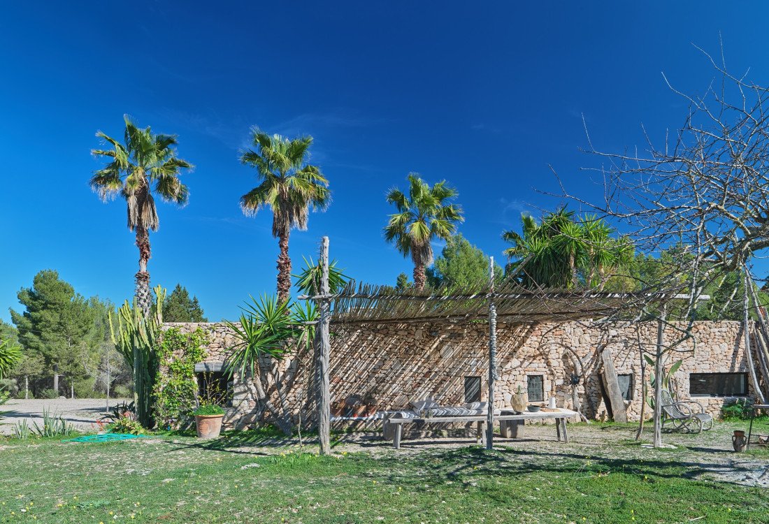 Exclusive modern villa designed by a famous architet, nested in its own natural park. - 23
