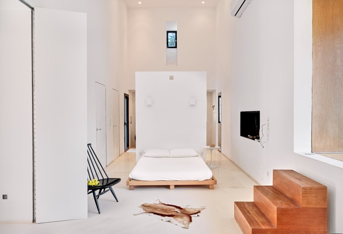 Exclusive modern villa designed by a famous architet, nested in its own natural park. - 9