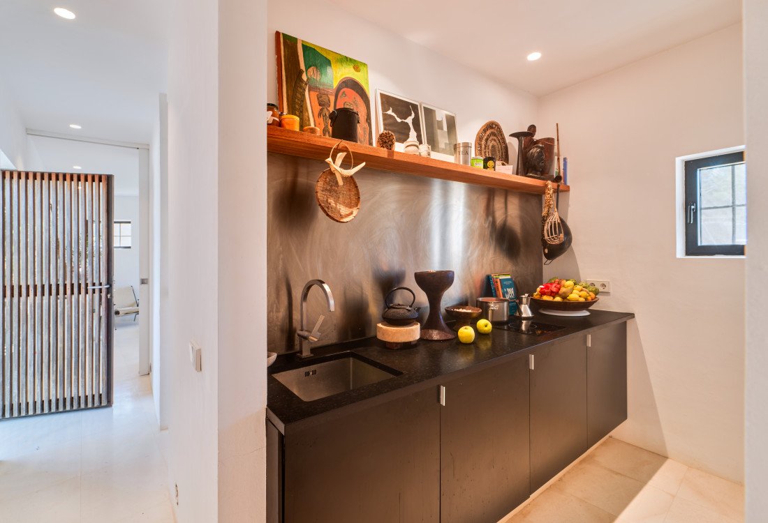 Exclusive modern villa designed by a famous architet, nested in its own natural park. - 25