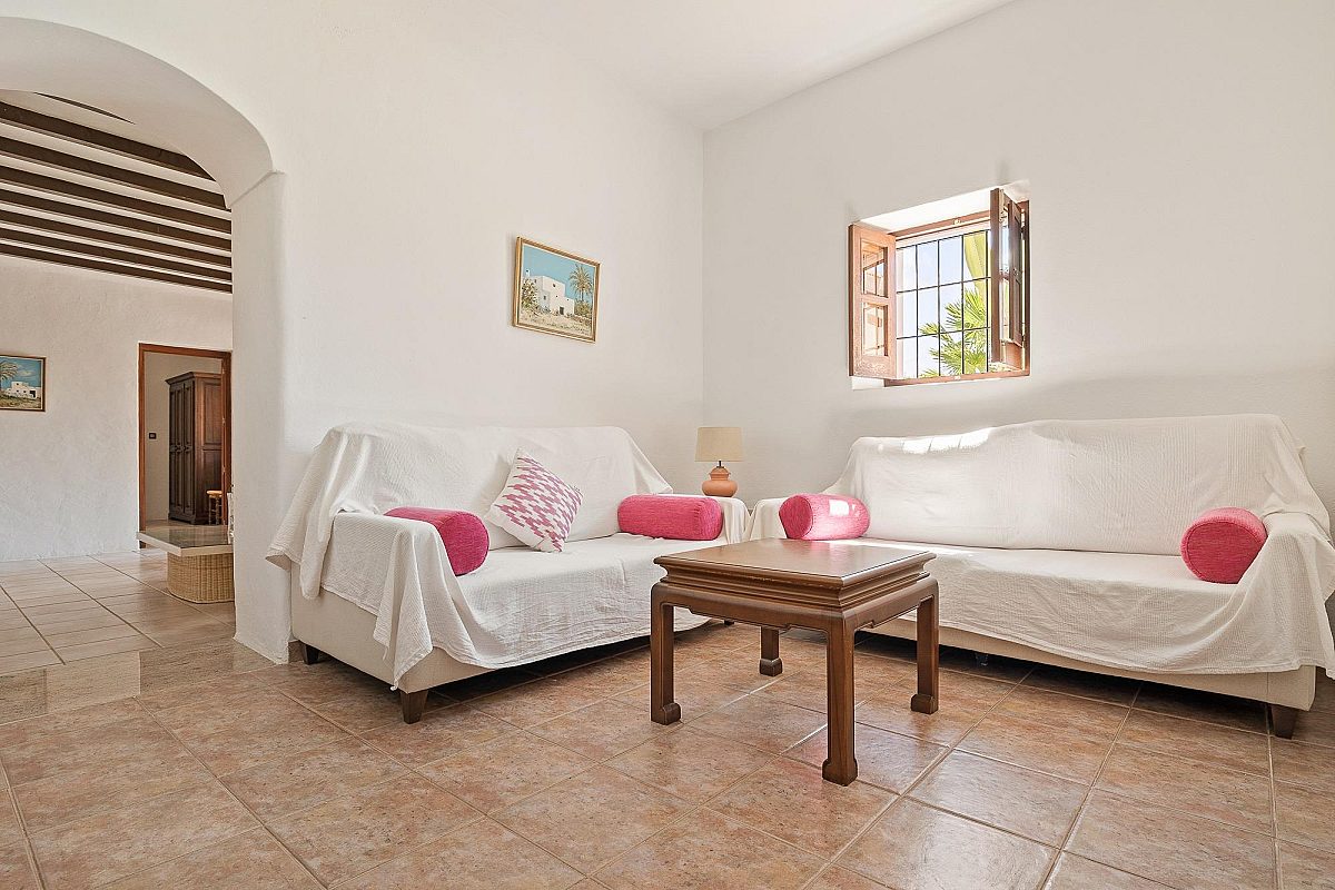 Traditional country Finca in a very convenient location a short distance from Santa Eulalia  - 31
