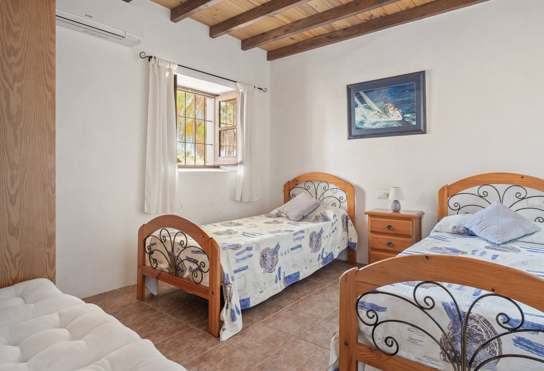 Traditionelle Finca auf dem Lande in sehr guten Lage, nicht weit von Santa Eulalia entfernt  - 34